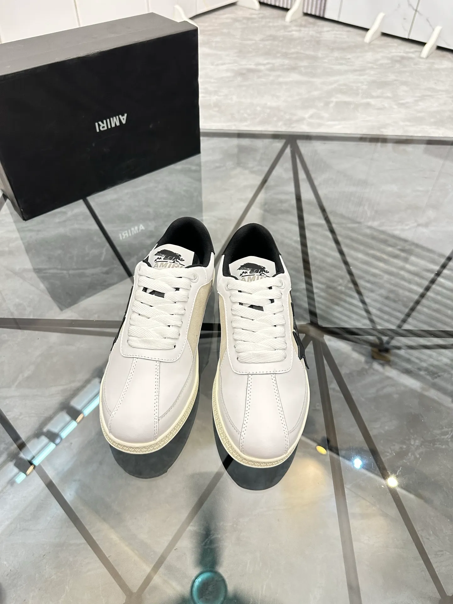 Men's shoes: 💰P420¥ Product trademark: AMIRI* "Amir*" low-top casual shoes Regular size: 38-45 (can be customized to 46) Product material: imported cowhide upper, breathable lining, original outsole. Number: 001